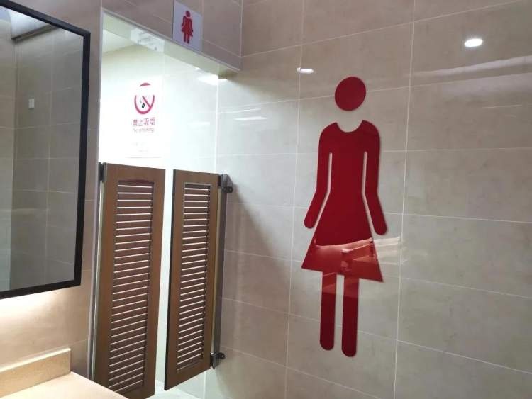 地铁2号线娄山关路站厕所改造大升级,厕位多了,环境好了!