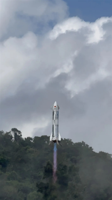 国内首枚高校主导可回收液体火箭试飞成功！攻克垂直起降关键技术