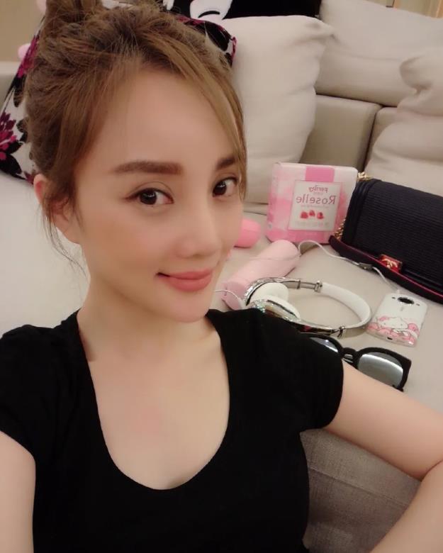 李小璐上架百余件二手物品,网友提议捐赠山区,有人却持不同意见