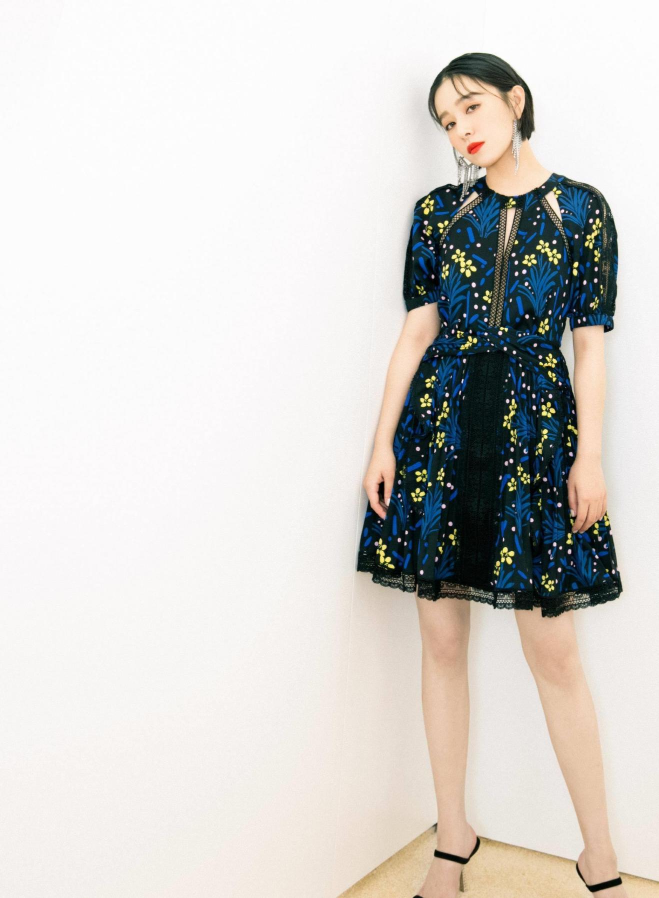 阚清子上节目再现姐弟情,大胆帮董力剪头发,网友:"磕"到糖了