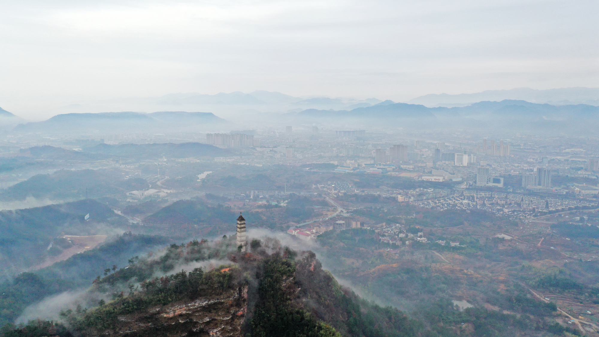 浙江天台:大美赤城山 云雾缥缈景如画