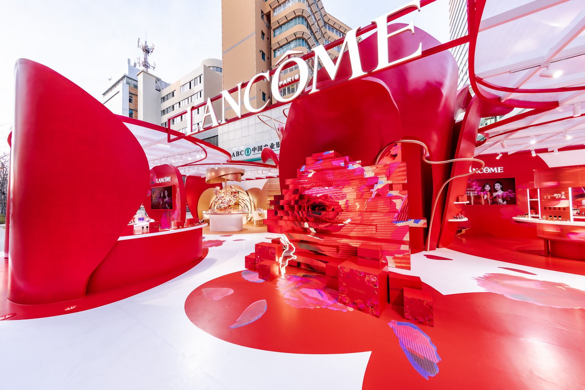 大展宏"兔"丨兰蔻新年快闪店空降昆明百盛