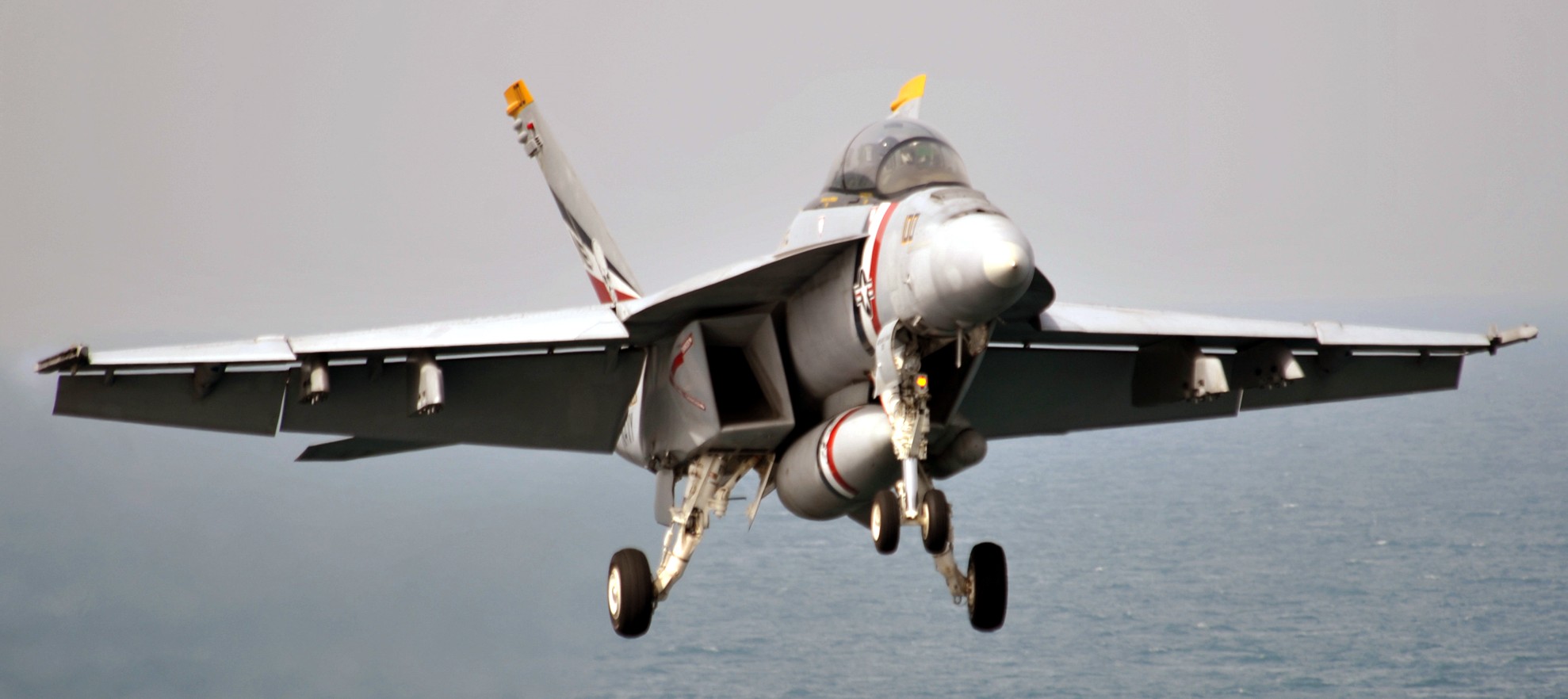 美国海军"超级大黄蜂"战斗机多图赏析