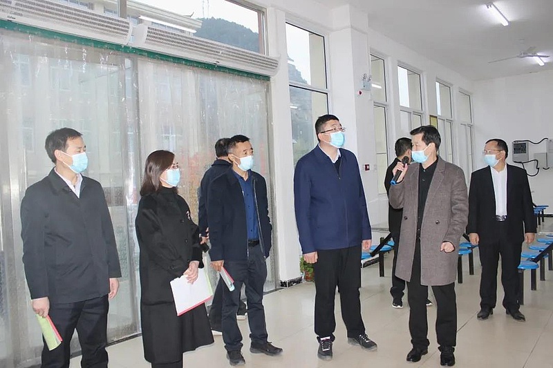 黄龙县陈斌一行调研全县教育工作