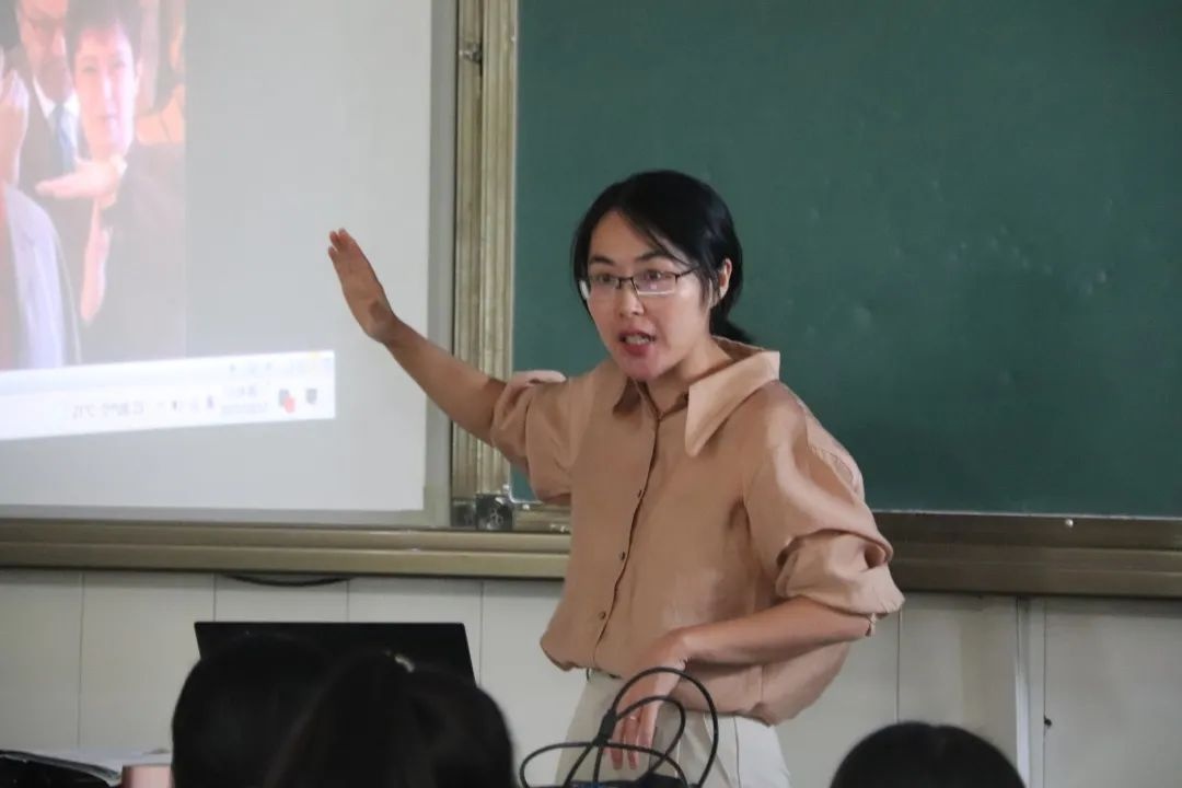紫港中学:爬坡过坎行稳致远,勇立潮头踏浪前冲