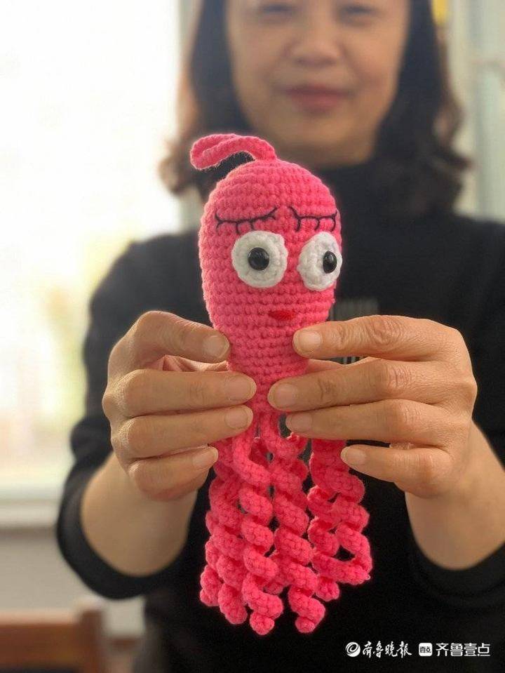 东营区文汇街道胜泰社区开展"巧手编织幸福"手工编织活动