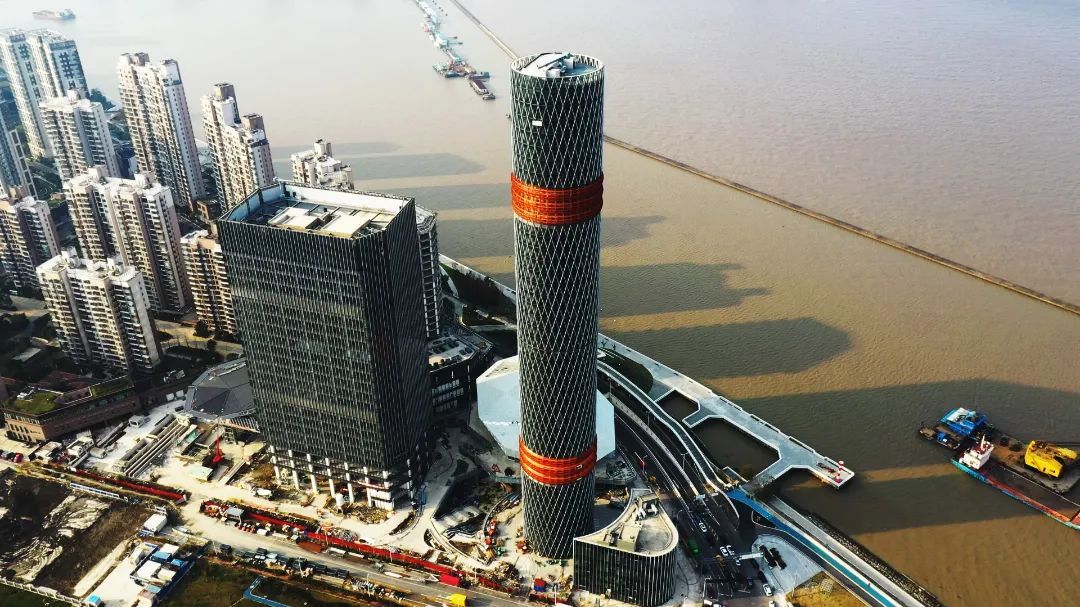 宝山滨江新地标——长滩180米观光塔完成外部装修
