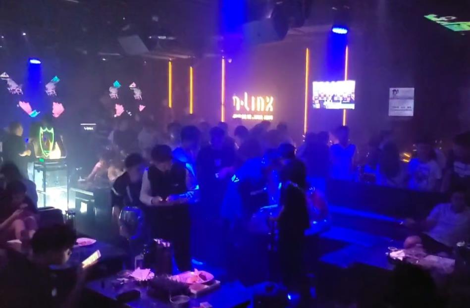 艺人李晨三亚开酒吧,富三代艺人林峯带妻子前去捧场,豪花百万!