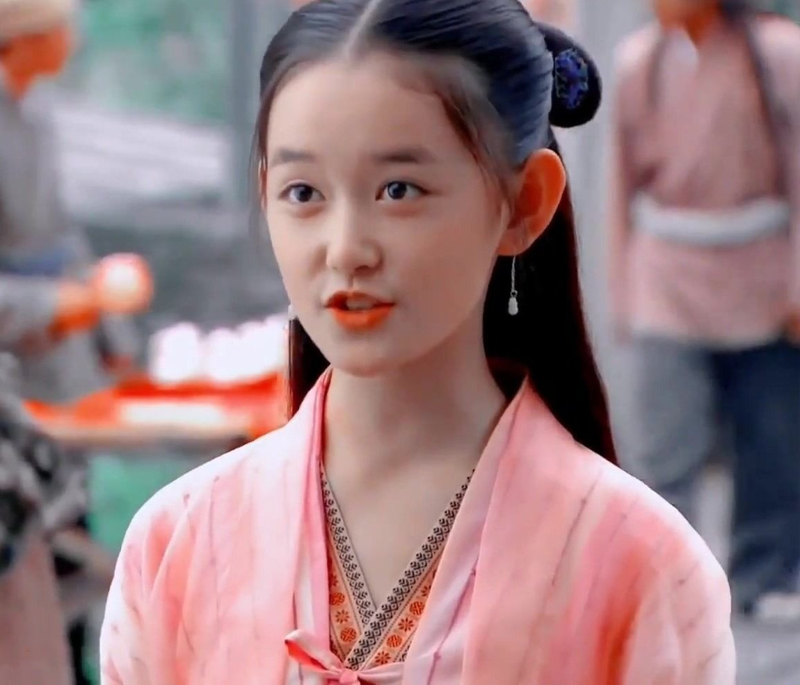 还曾受封「童星第一美女」,4岁开始演出电视剧的蒋依依,过去演出过