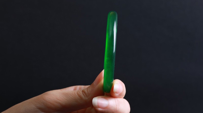 贪官10万元翡翠手镯1元起拍,"捡漏"机会来了?