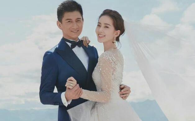辟谣婚变传闻后,吴奇隆刘诗诗首次同框,现身咖啡店低调秀恩爱
