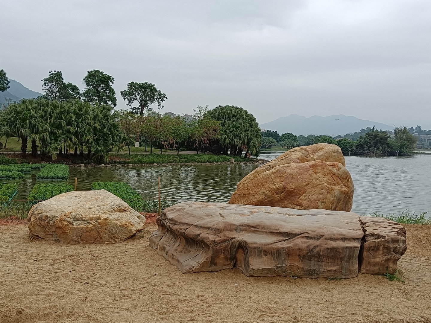 《瓊遊粵覽》-趁著等火車,一瞥肇慶波海公園一角