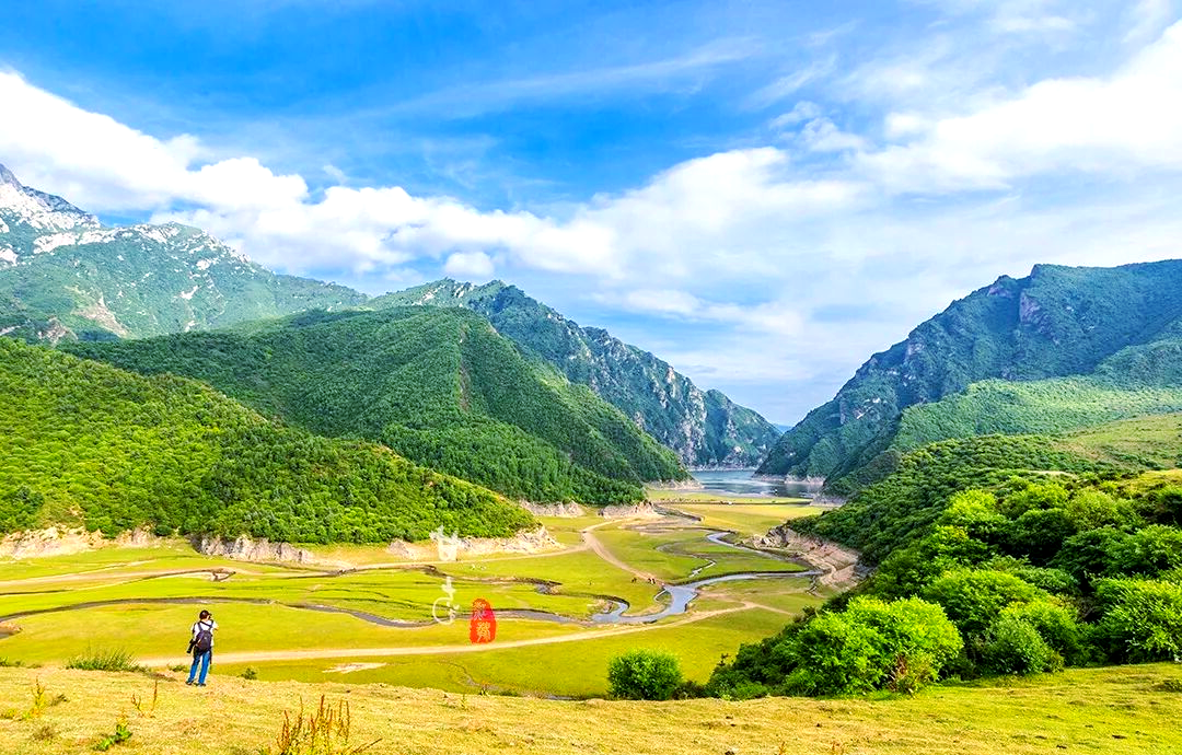 探索甘肃:天池冶海与梯田风光之旅