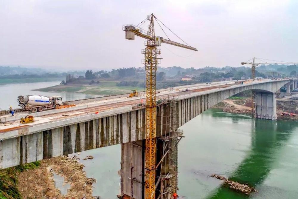 泸州胡市沱江大桥已贯通