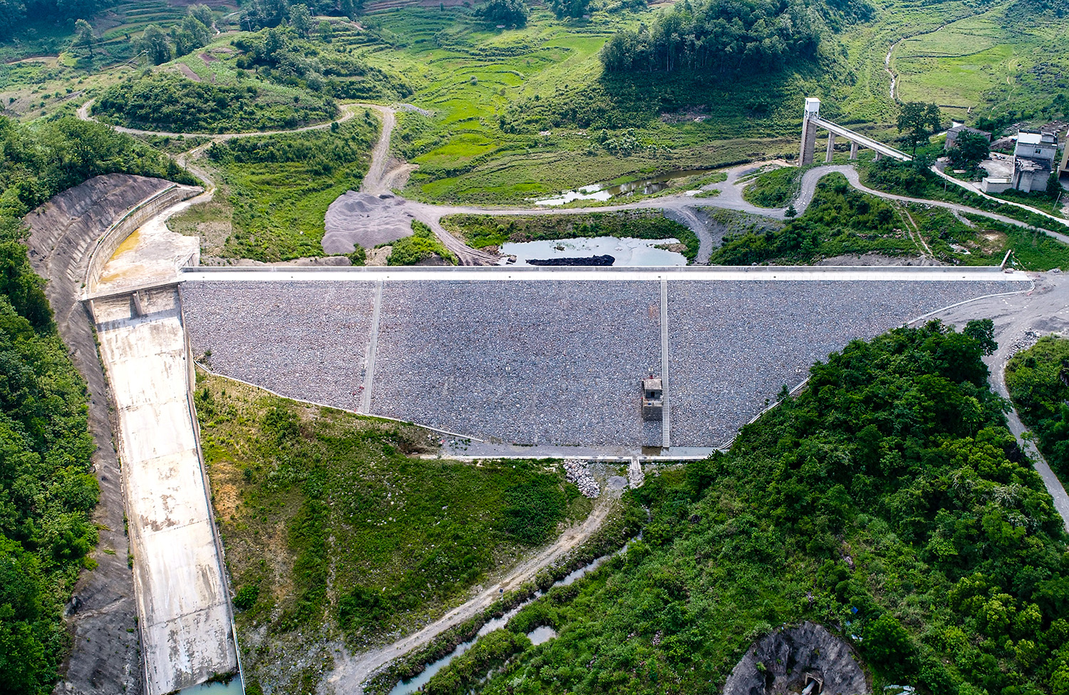 大岩口水库图片