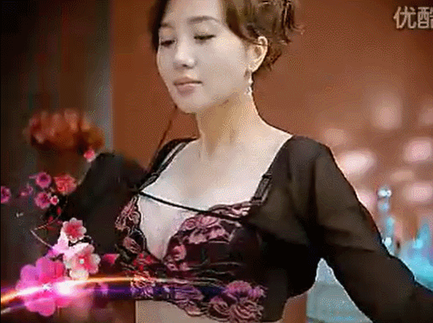 魅力纷呈:内衣广告女神阿朵的身材有多哇塞?