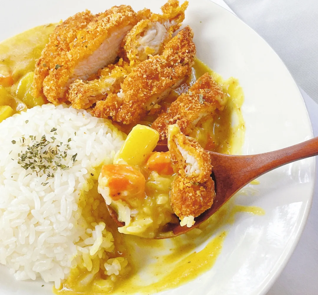 美餐一顿:奶香咖喱炸鸡排饭 蒜香排骨!