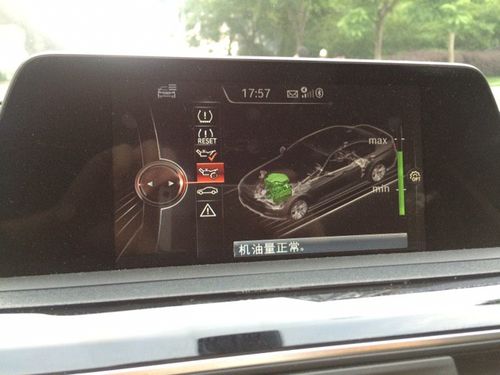 宝马320i的机油油位怎么查看