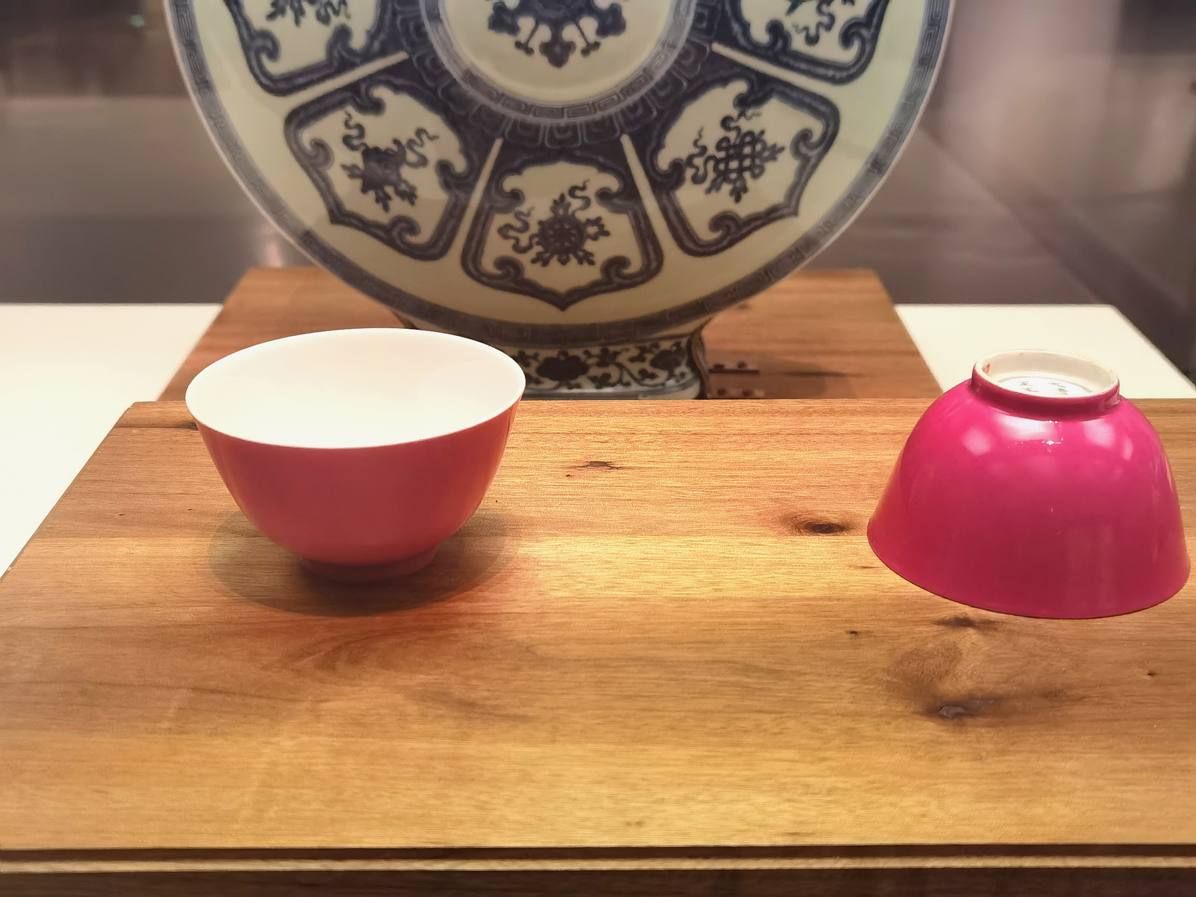 看见文物|瓷器中的一抹俏颜色——胭脂水釉碗