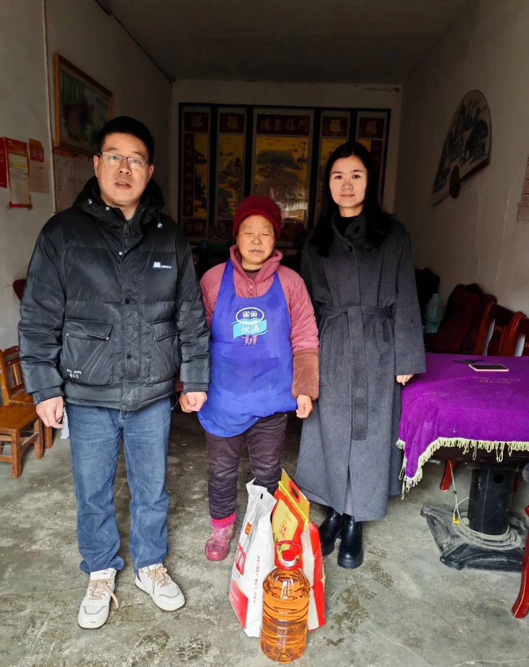 帮扶送年货 新春话家常