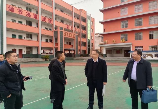 交流互助 共谋发展 四川省剑阁县开封中学赴剑阁县鹤龄中学交流