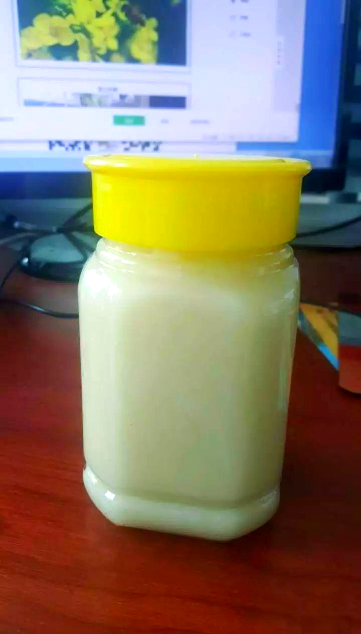 蜂蜜结晶白色是糖还是蜜(蜂蜜结成白色的晶就是好的吗?) 蜂蜜结晶白色是糖还是蜜(蜂蜜结成白色的晶就是好的吗?)