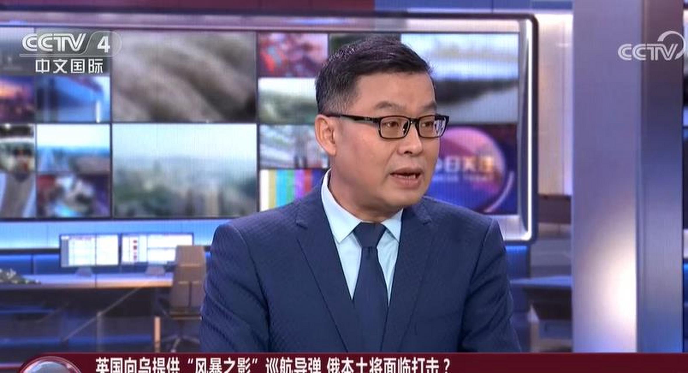 吴大辉央视解读,俄媒说100架无人机袭击红场阅兵是个假消息.