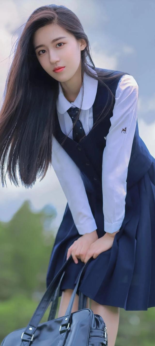 全面屏美女高清壁纸