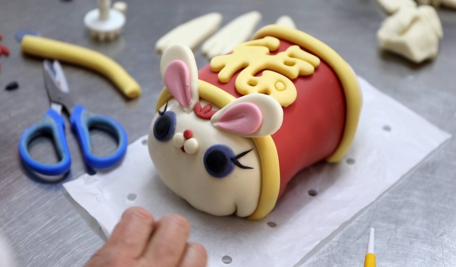 东营:大展宏"兔" 非遗传承人制作"祥兔"花馍贺新春