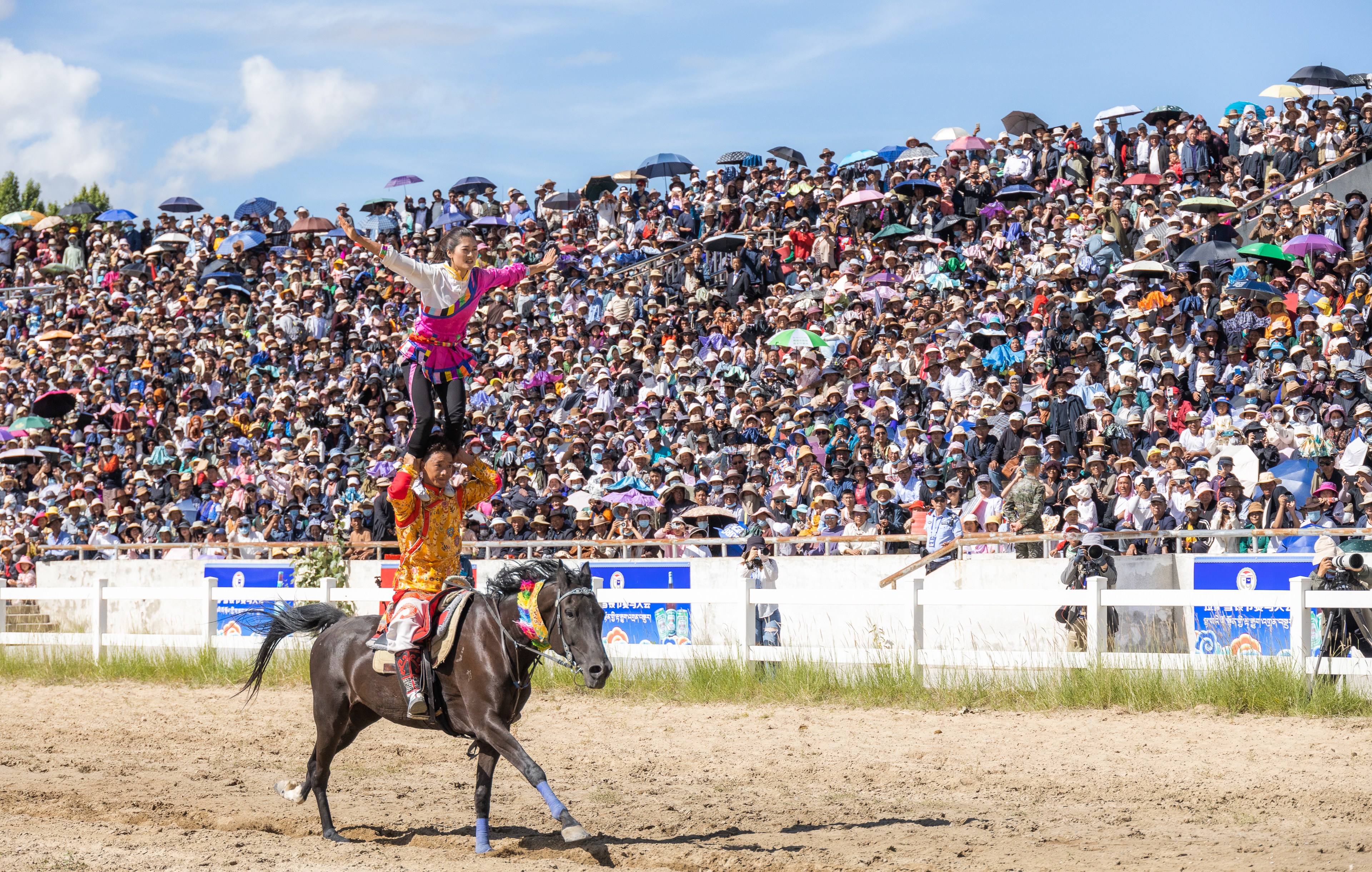 新华全媒 |多彩活动好风光,旅游正当时——拉萨雪顿节见闻