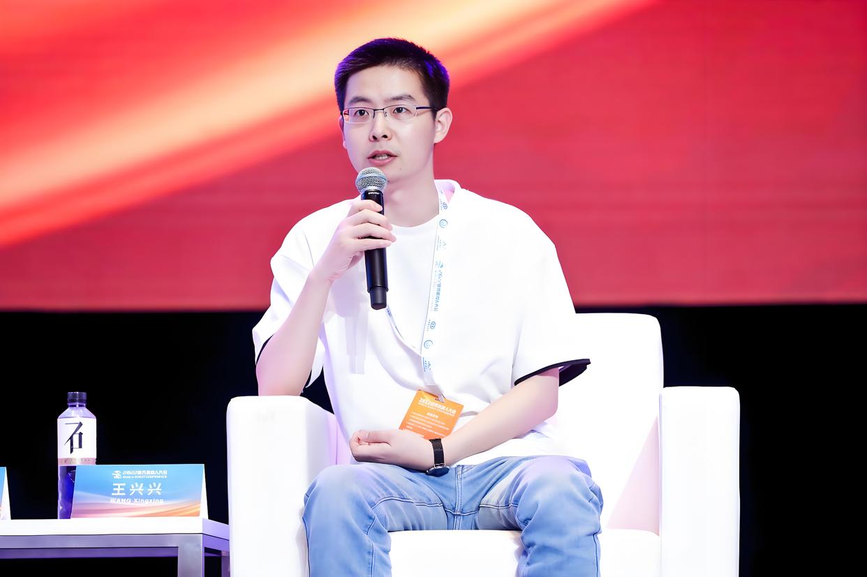 「高考作文素材」兴趣是创新的引擎——年轻人的热爱，正在改变世界｜大象夜读 - 图2