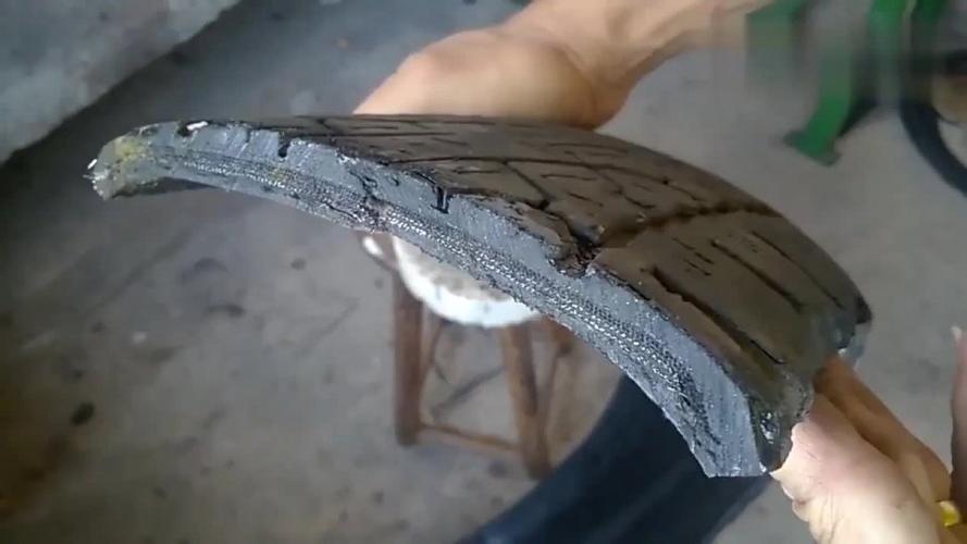 切开汽车轮胎用什么锯?