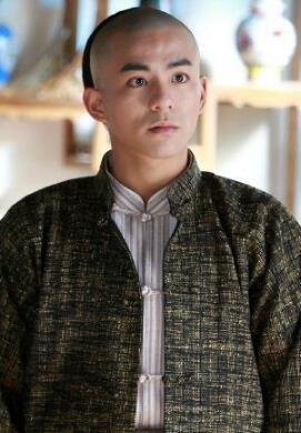 黄飞鸿的徒弟有梁宽,林世荣,邓芳等