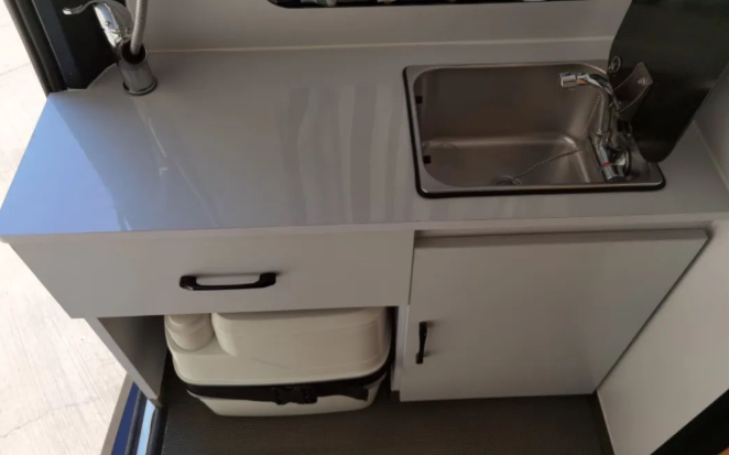 3.2郑州房车展:福生房车g9后置厨卫款,空间最大化,出行更舒适