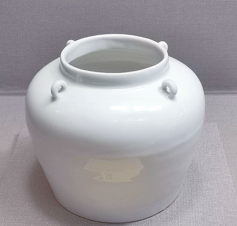 永乐甜白釉瓷器的起源与演变