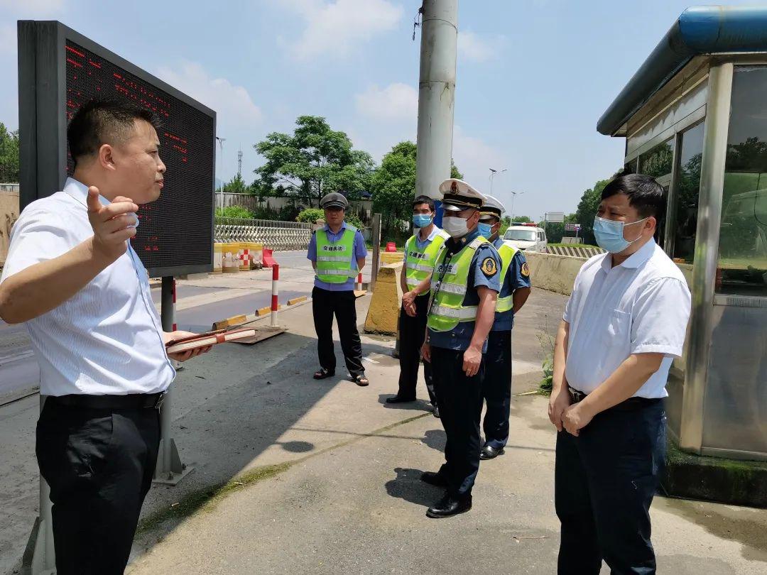 劉治平同志深入吉水八都檢查督導治理車輛超限超載工作