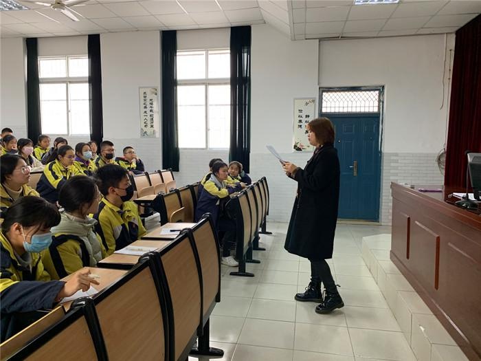 马鞍山一中召开学生座谈会