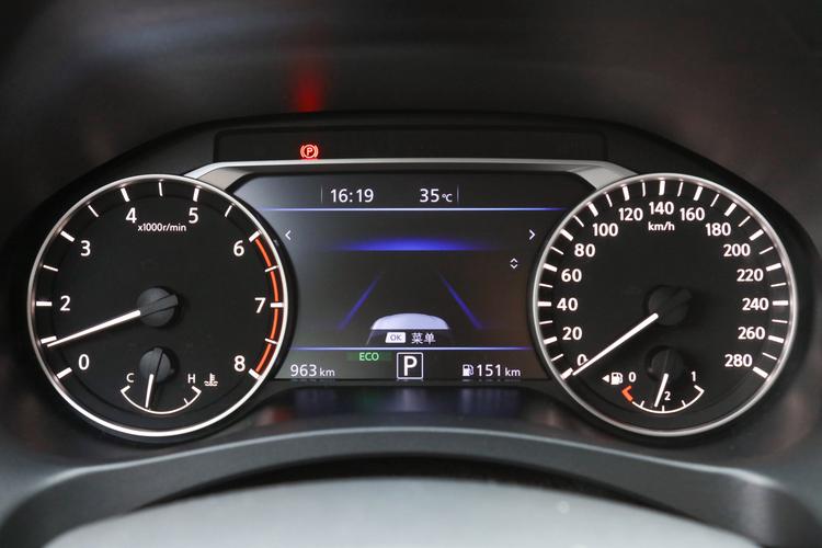 尼桑天籁仪表盘里,一个三角形里面一个叹号亮了怎么回事?