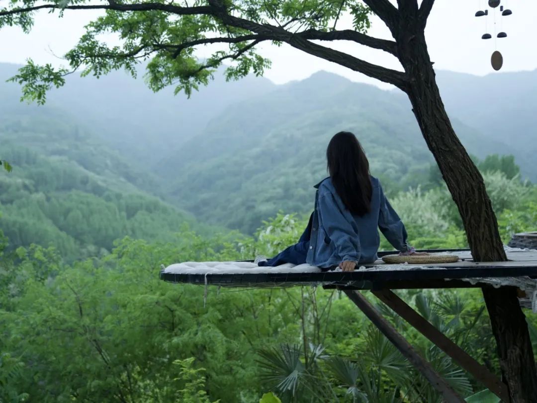 不见人海,见山海