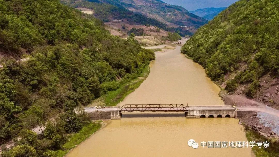 图为顺濞桥,又称胜备桥,现今是滇缅公路上唯一