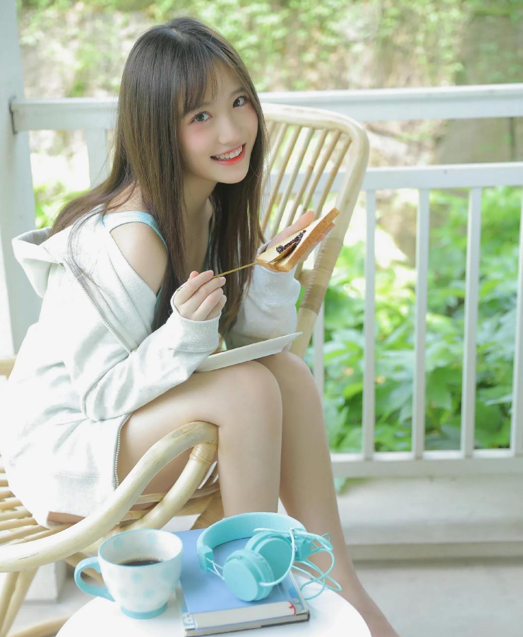 人气偶像团体snh48—费沁源 光脚 #费沁源# #光脚