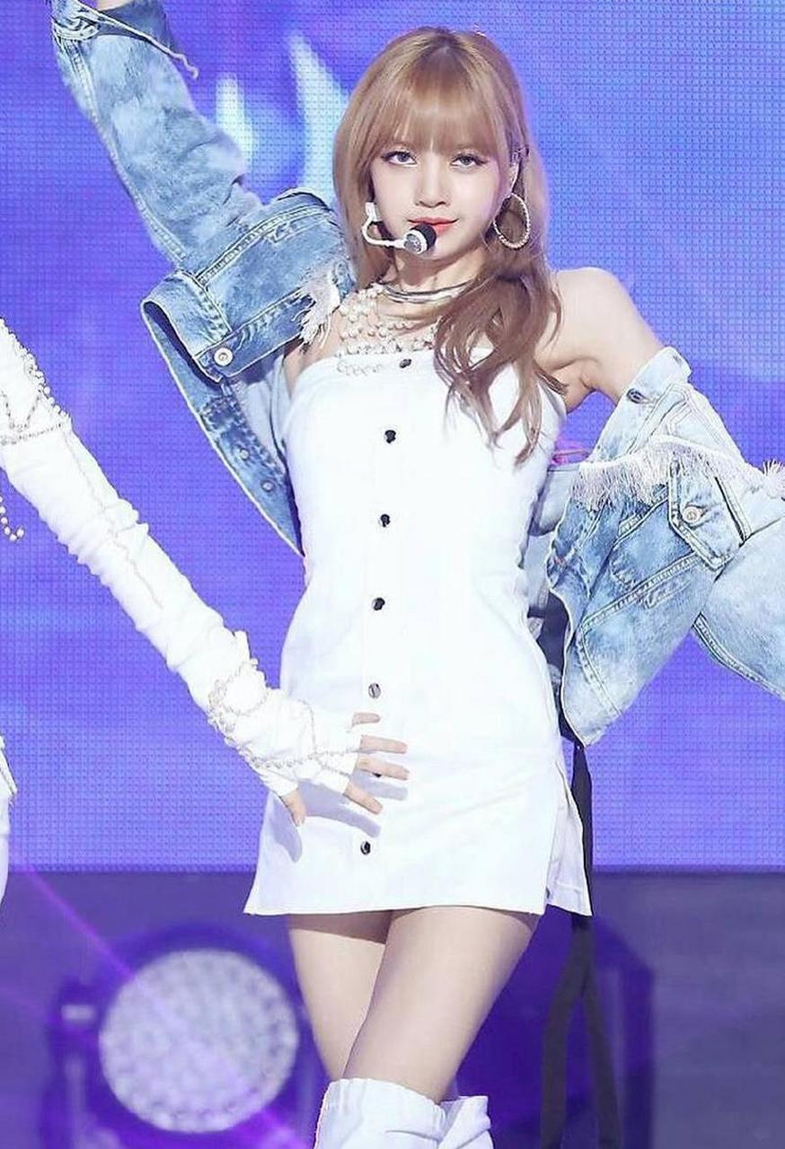 lisa性感百变舞台照