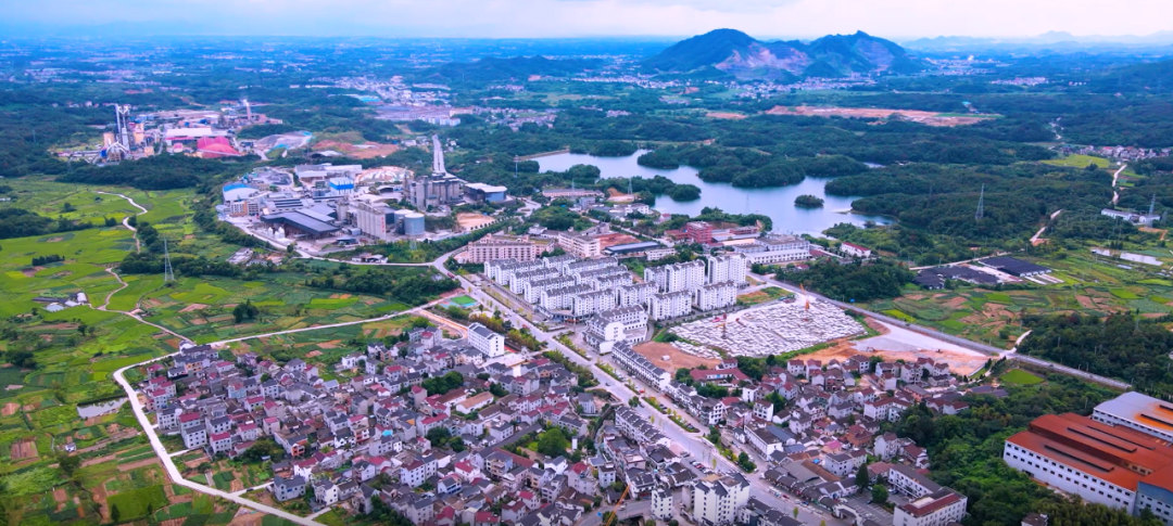 位于杭州,金华,衢州三地区交界处,南与兰溪市诸葛镇诸葛村相接,西同