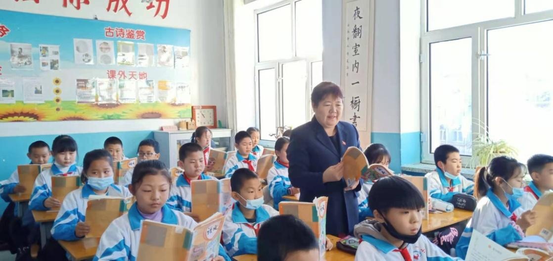 呼玛一小开展"党员教师展风采 课堂示范促提升"活动