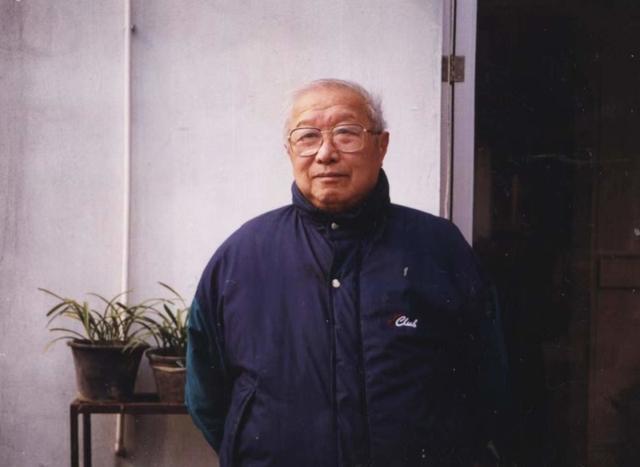 他是《没头脑和不高兴》的作者 76年翻译生涯为中国