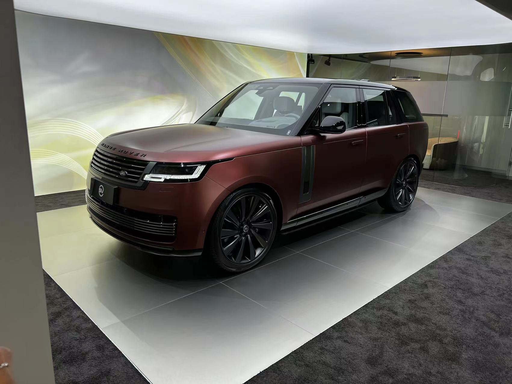 成都车展|全新一代路虎揽胜sv上市,售288.8万元起,定制化车身