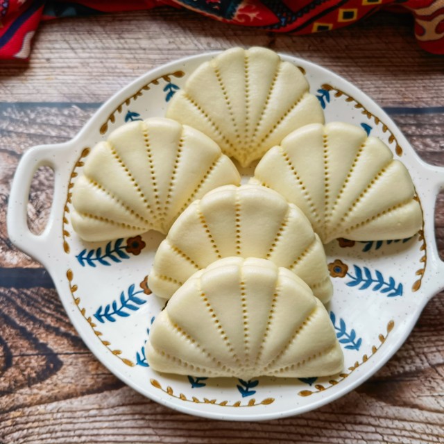 荷叶夹,造型漂亮,洁白暄软