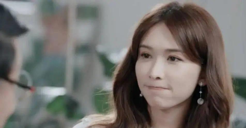 48岁林志玲近照孕味十足,小腹凸起被质疑怀孕,曾直言不会生二胎