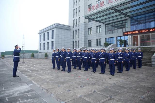 乘风破浪,再起征程|广安消防举行升旗仪式暨队容风纪检查
