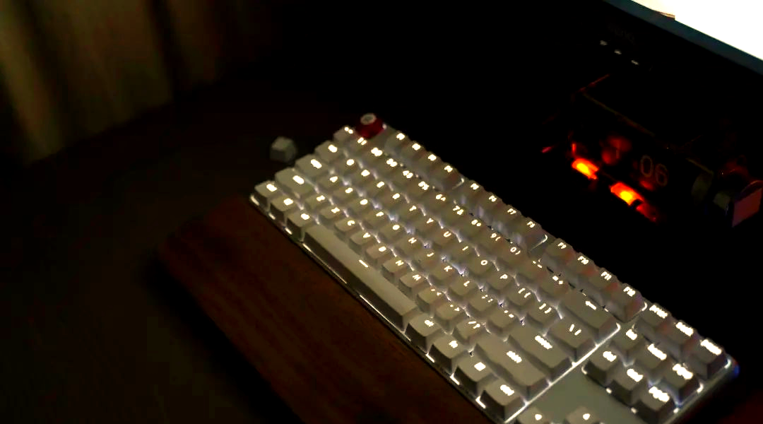 悦米机械键盘 pro:红轴与细节的完美结合
